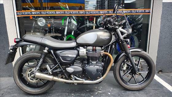 TRIUMPH STREET TWIN 